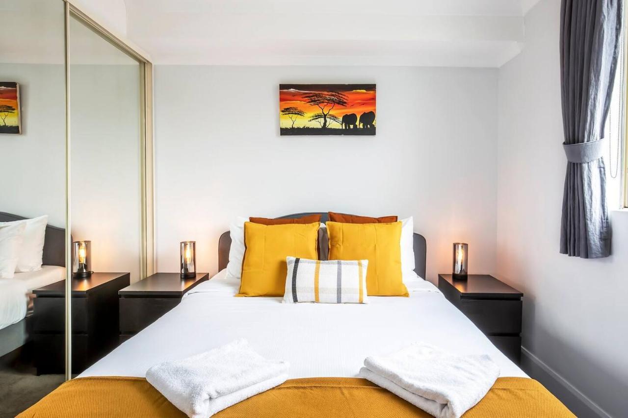Harbourside At Woolloomooloo With Balcony Views * Sydney