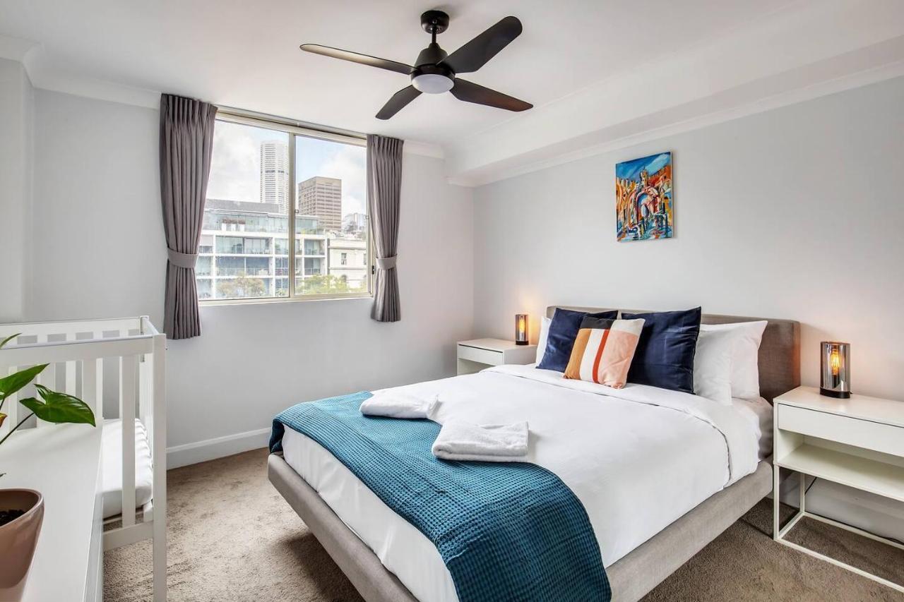 Harbourside At Woolloomooloo With Balcony Views Sydney