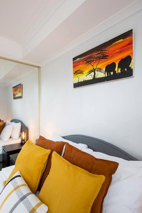 Apartment Harbourside At Woolloomooloo With Balcony Views Sydney